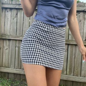 Cute houndstooth pattern mini skirt